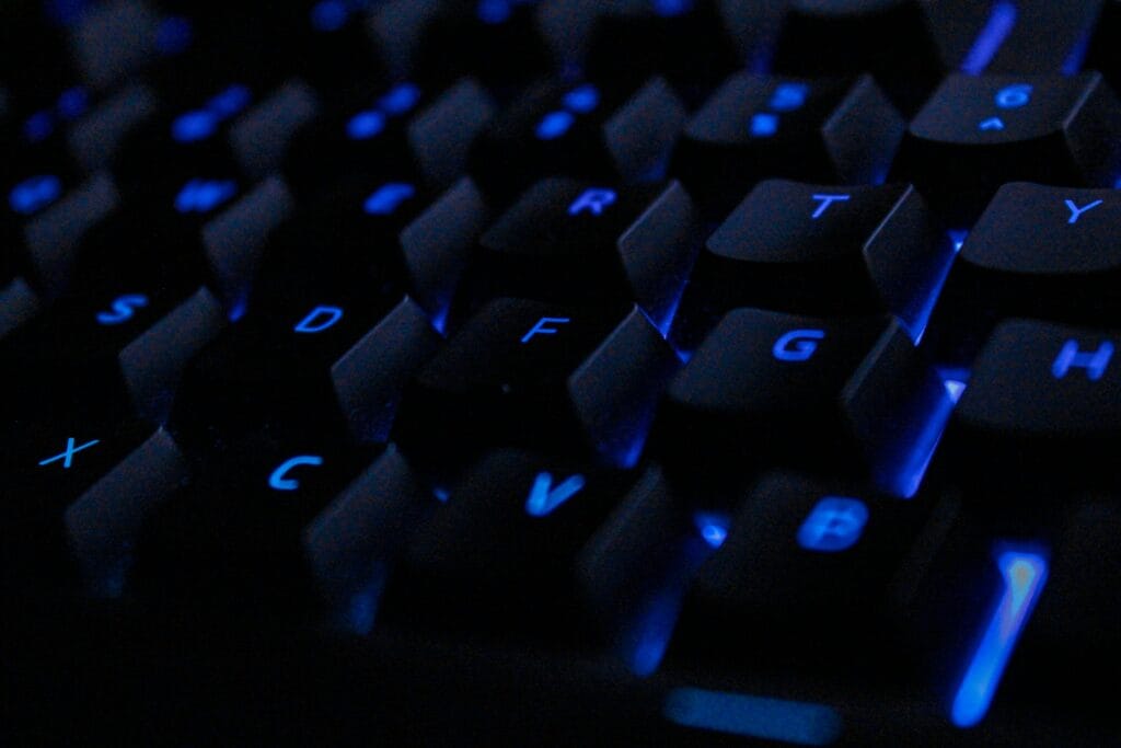 Klawiatura i dane sieciowe podczas przeglądu konfiguracji firewalla
