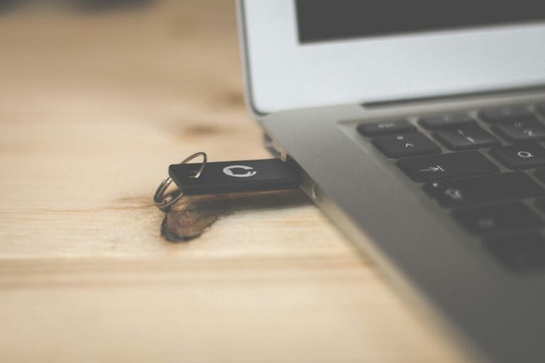 Komputer nie rozpoznaje urządzeń USB – skuteczne rozwiązania krok po kroku