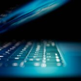 Cyberzagrożenia DDoS – Jak pomagamy e-commerce chronić się przed atakami