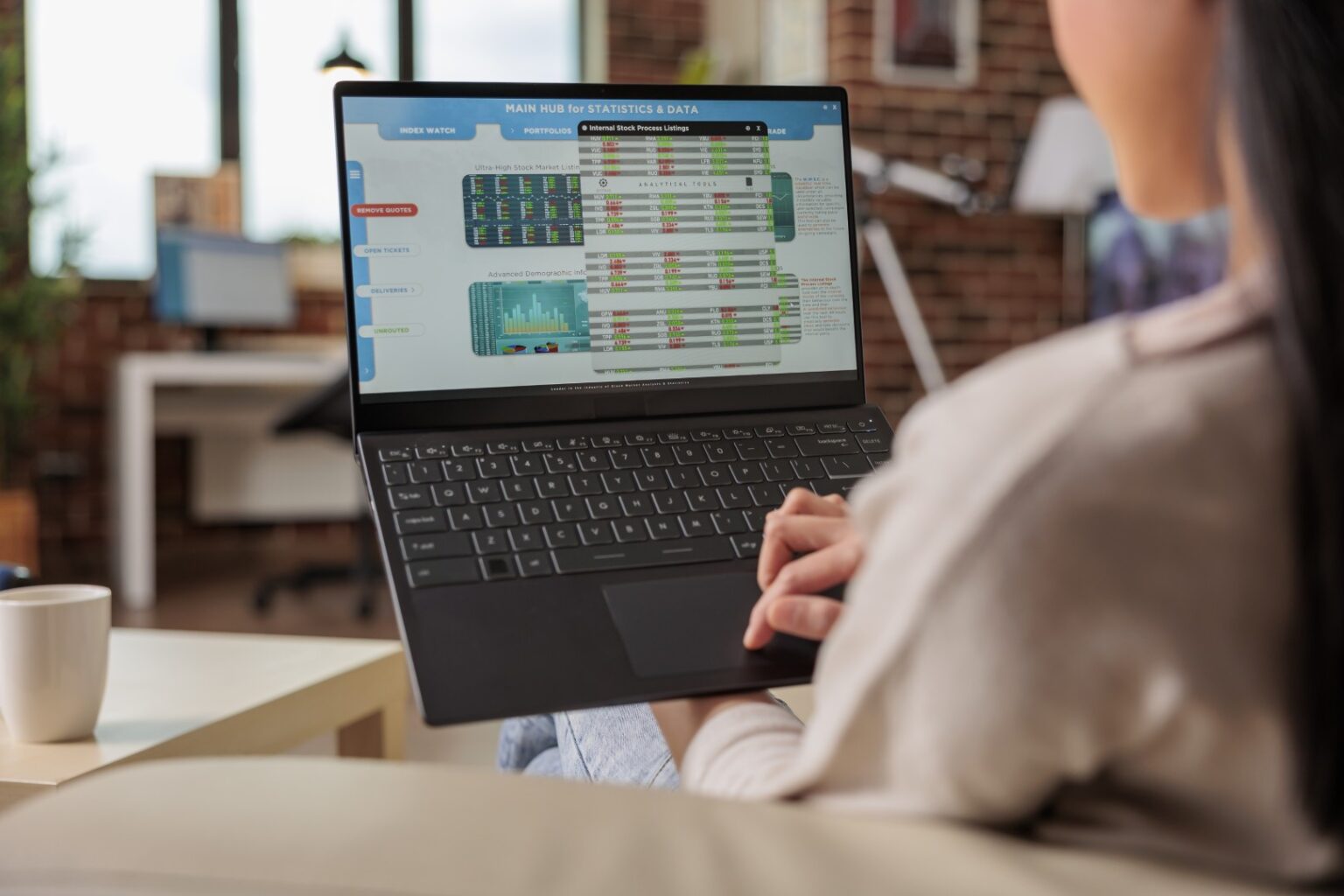 Microsoft Entra ID 4 Zabezpieczony dostęp do danych firmowych w chmurze na laptopie