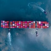 aerial-view-of-container-cargo-ship-container-car-2026-03-26-10-34-16-utc (Duże) Statek kontenerowy – obsługa IT firmy transportowej i spedycyjnej