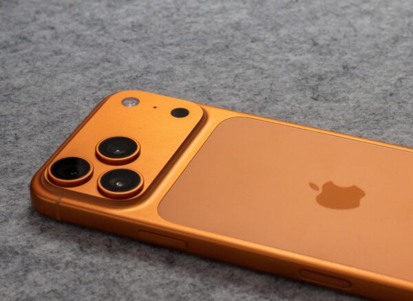 iPhone 17 tanieje przed premierą iPhone 18. Czy to dobry moment na zakup telefonów dla firmy?
