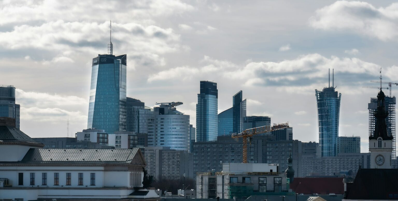Cyberbezpieczeństwo Warszawa 1 Panorama Warszawy z wieżowcami
