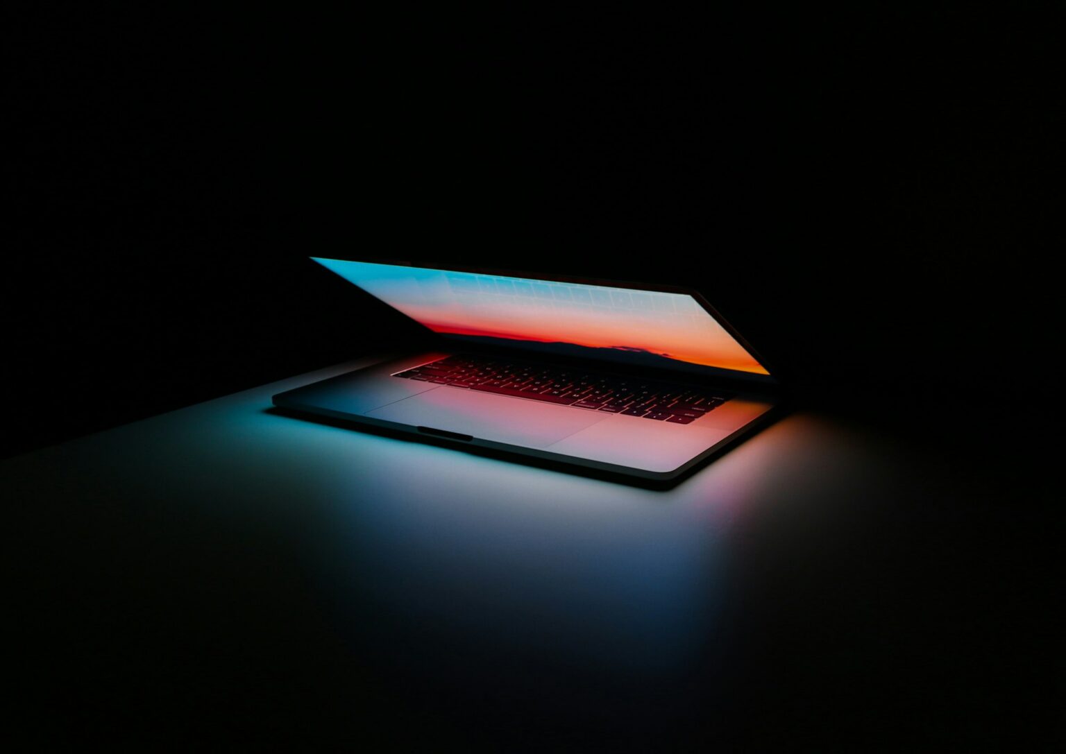 EDR dla firm 1 Laptop firmowy chroniony przez EDR