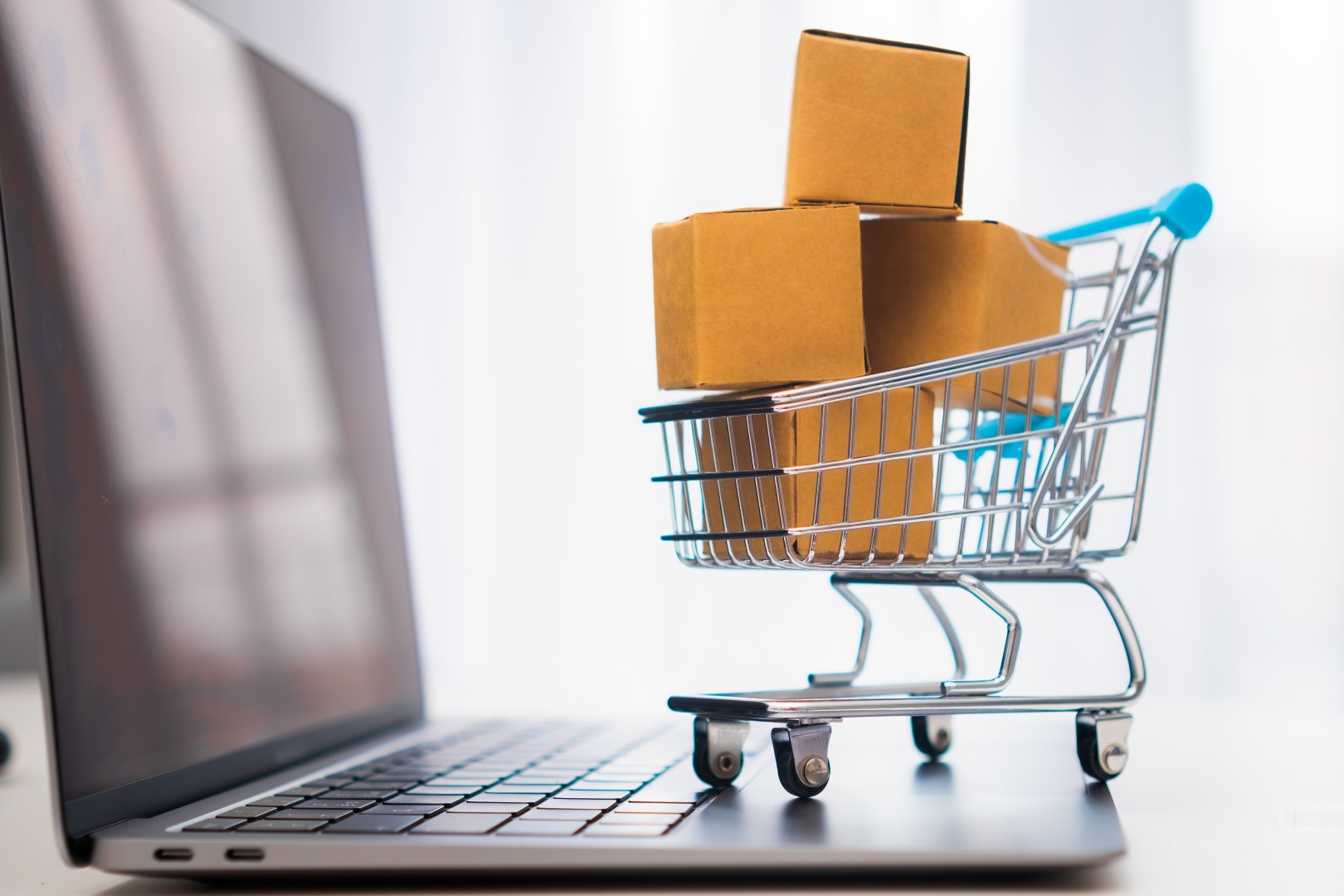 Outsourcing IT dla e-commerce — obsługa sklepu internetowego 24/7