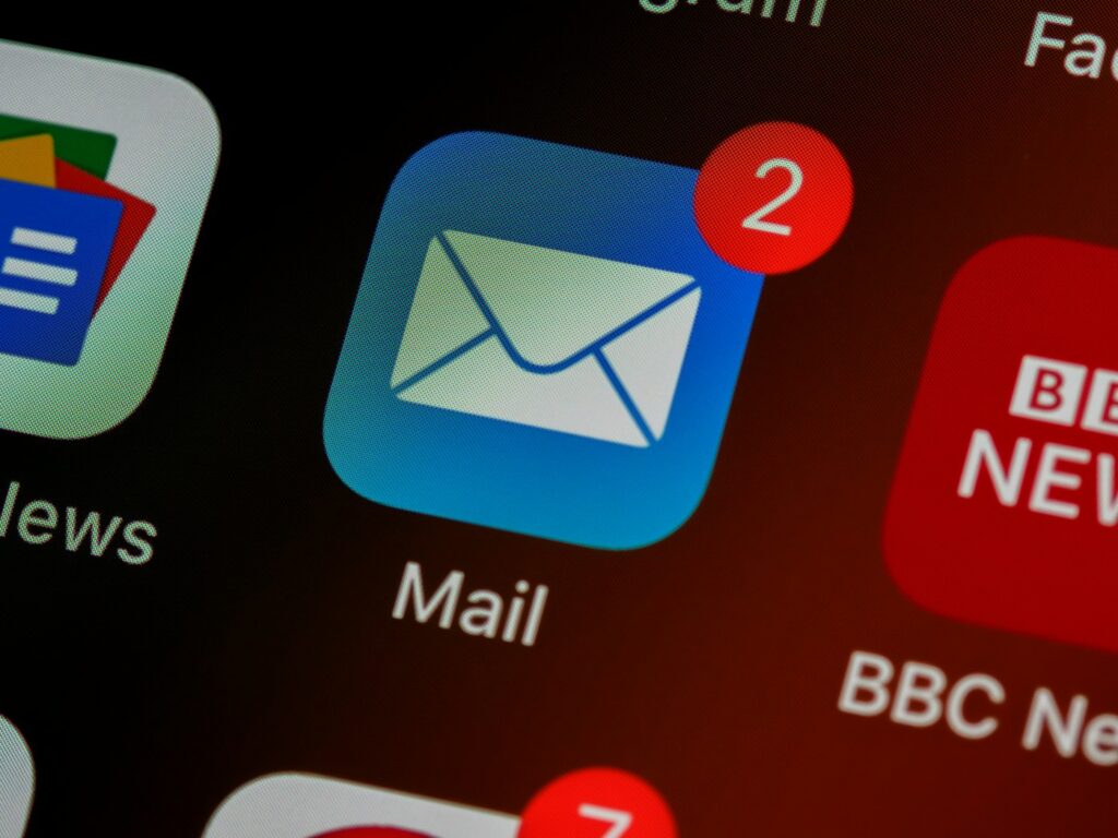 Ikona poczty e-mail na ekranie telefonu