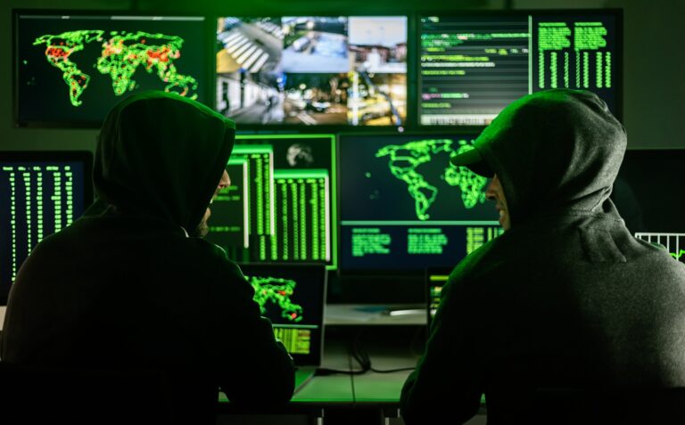Atak ransomware na firmę — co zrobić w pierwszych minutach i jak się zabezpieczyć