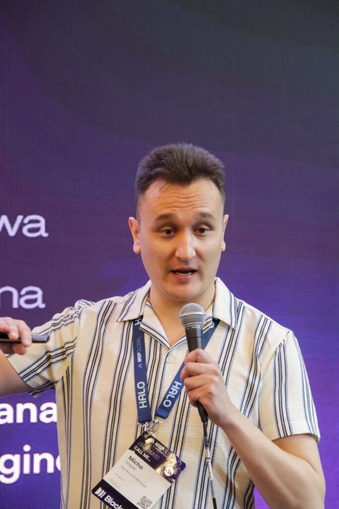MSP GLOBAL 2026: mIT group i Blackwall o ochronie stron przed botami 2 Michał Szapiel, Key Account Manager mIT group, podczas prezentacji na stoisku Blackwall, MSP GLOBAL 2026