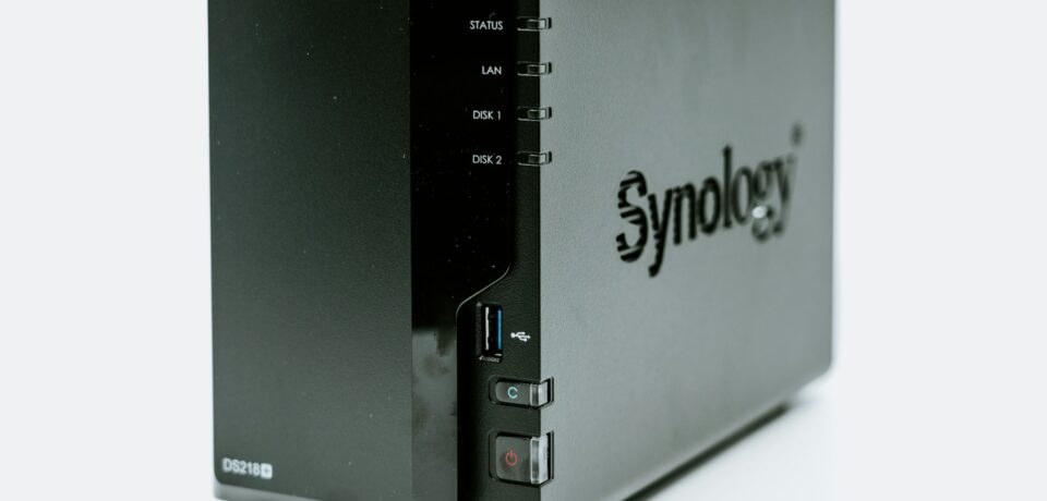 Serwer NAS Synology — aktualizacja do DSM 7.4 w firmie