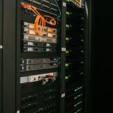 Szafa serwerowa – wirtualizacja serwerów na Linuxie