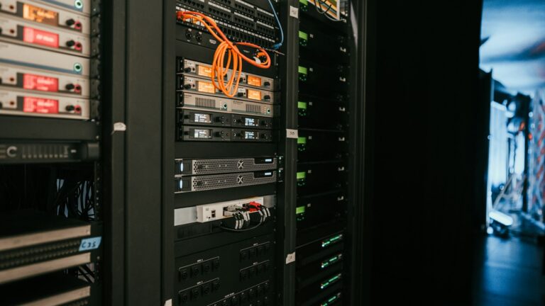 Wirtualizacja serwerów na Linuxie – KVM i Proxmox VE zamiast VMware 10 Wirtualizacja serwerów na Linuxie – KVM i Proxmox VE zamiast VMware