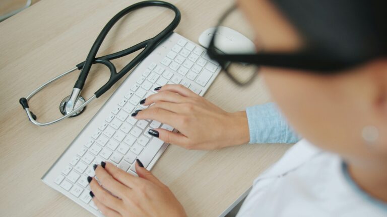 11 mln numerów PESEL z NFZ. Wystarczyły konta pracowników dwóch placówek